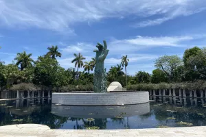 Holocaust-Memorial.jpg Holocaust-Memorial.jpg